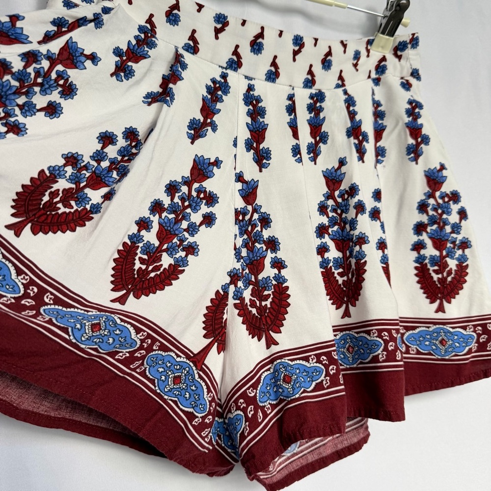 Fashion Nova White and Burgundy Floral Skorts, Women’s Large - Picture 9 of 10